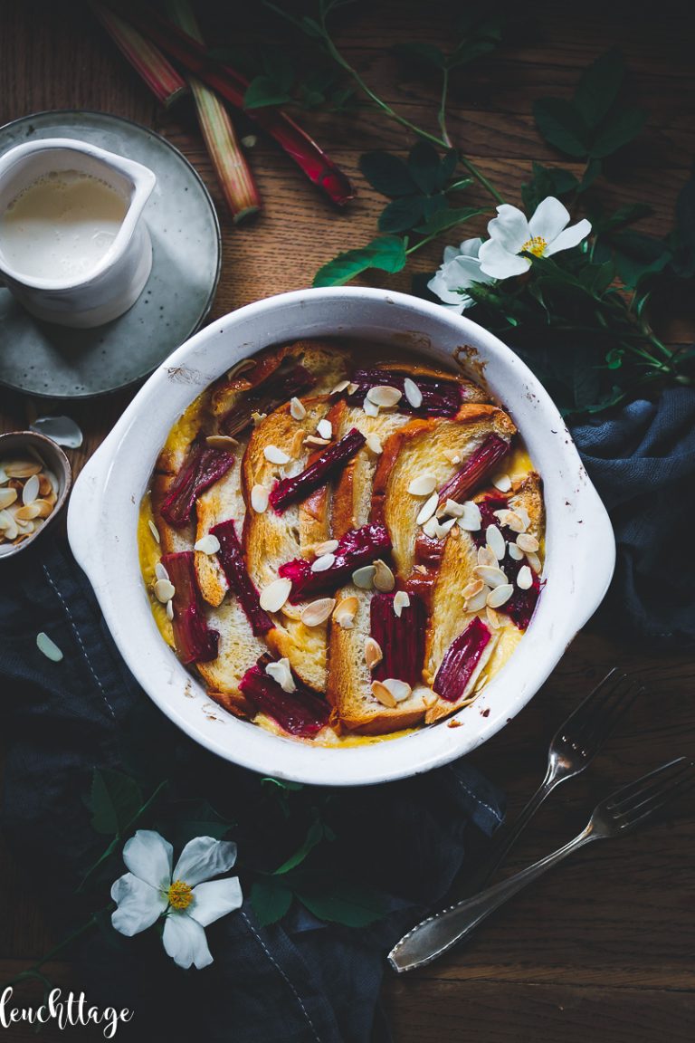 Brotpudding mit Rhabarber - Leuchttage